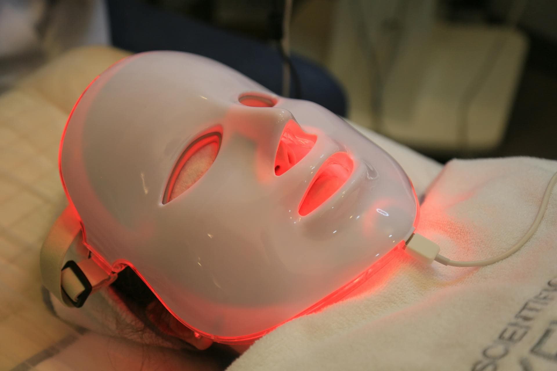 Hautprobleme? Wie die LED-Lichttherapie Gesicht Abhilfe schaffen kann
